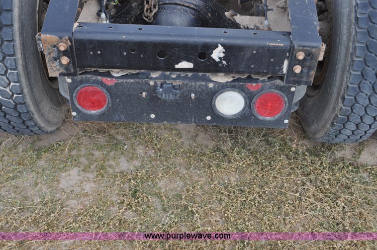 image for item G6190 2005 International 9200i semi truck