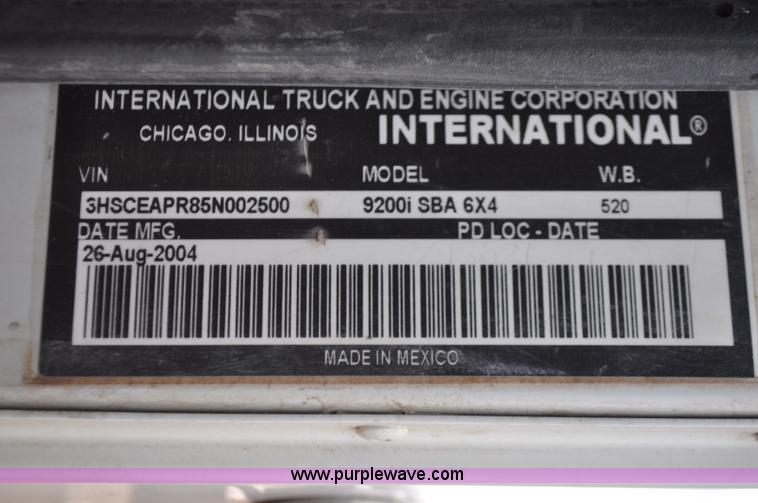 image for item G6190 2005 International 9200i semi truck