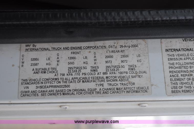 image for item G6190 2005 International 9200i semi truck