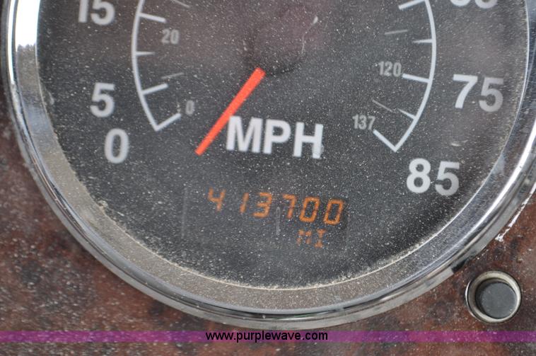 image for item G6190 2005 International 9200i semi truck