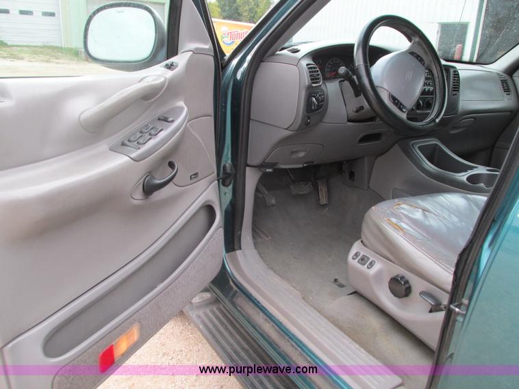image for item G9404 1997 Ford Expedition Eddie Bauer SUV
