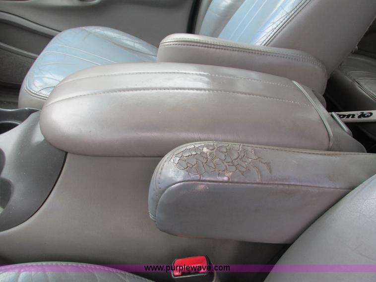 image for item G9404 1997 Ford Expedition Eddie Bauer SUV