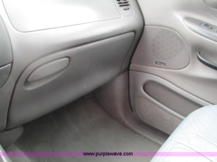 image for item G9404 1997 Ford Expedition Eddie Bauer SUV