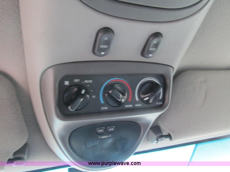 image for item G9404 1997 Ford Expedition Eddie Bauer SUV