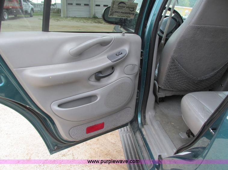 image for item G9404 1997 Ford Expedition Eddie Bauer SUV