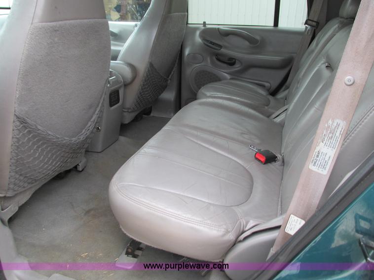 image for item G9404 1997 Ford Expedition Eddie Bauer SUV