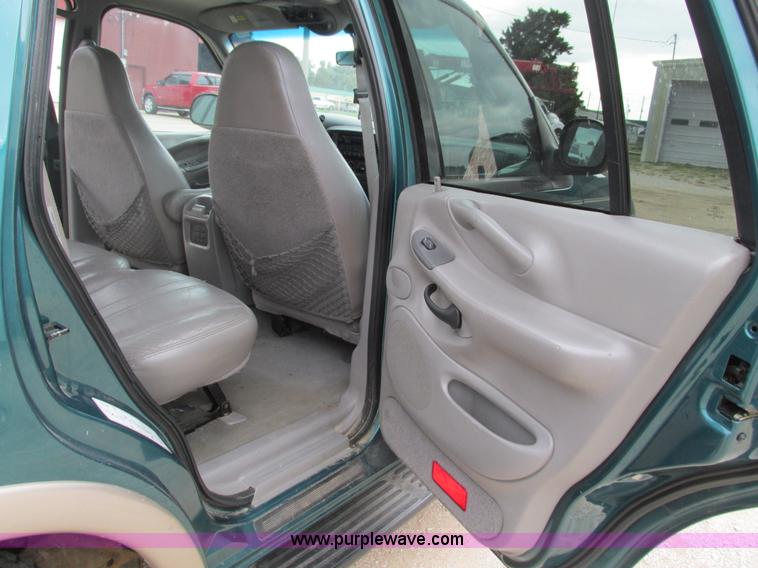 image for item G9404 1997 Ford Expedition Eddie Bauer SUV