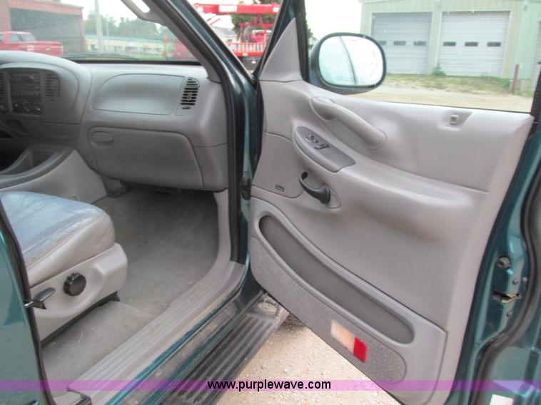 image for item G9404 1997 Ford Expedition Eddie Bauer SUV