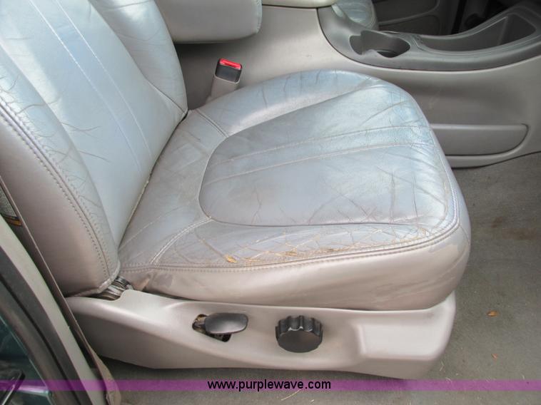 image for item G9404 1997 Ford Expedition Eddie Bauer SUV