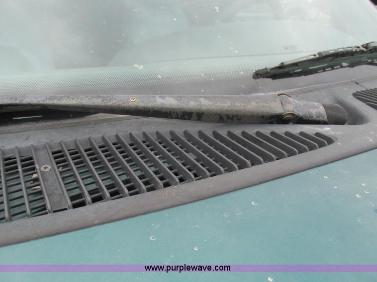 image for item G9404 1997 Ford Expedition Eddie Bauer SUV