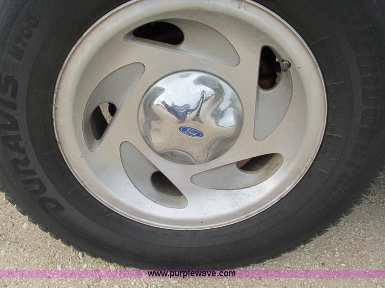 image for item G9404 1997 Ford Expedition Eddie Bauer SUV