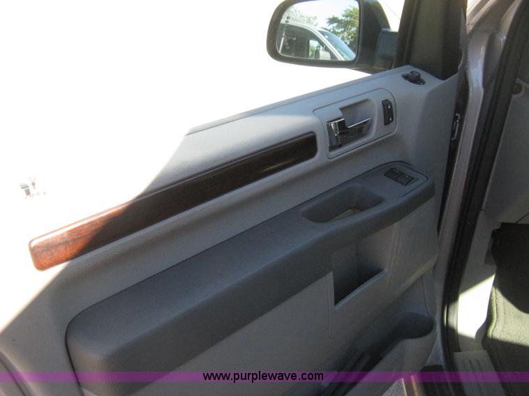 image for item H4482 2006 Ford Freestar Limited van