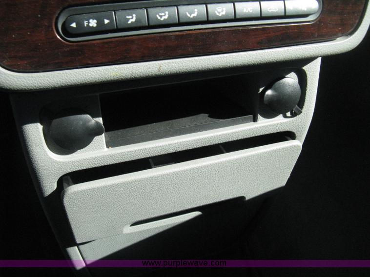 image for item H4482 2006 Ford Freestar Limited van