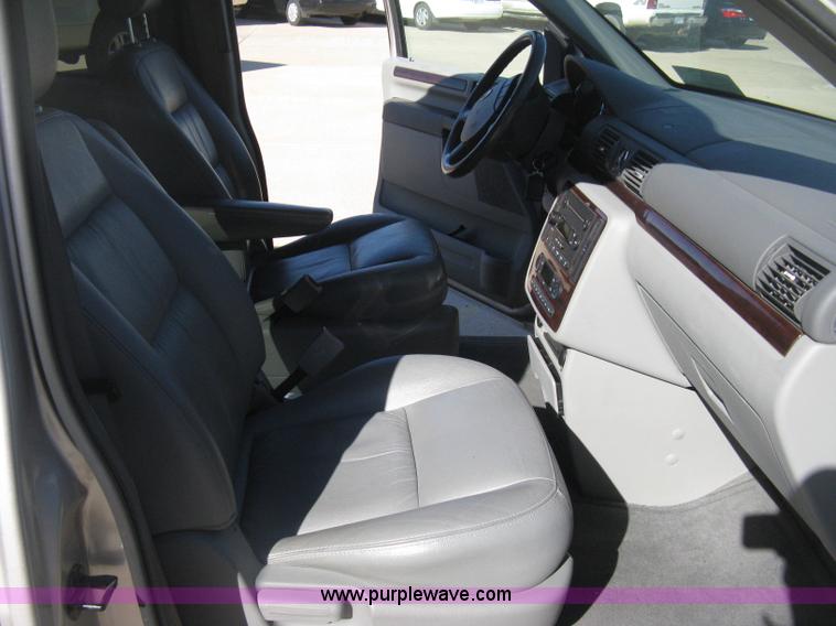 image for item H4482 2006 Ford Freestar Limited van