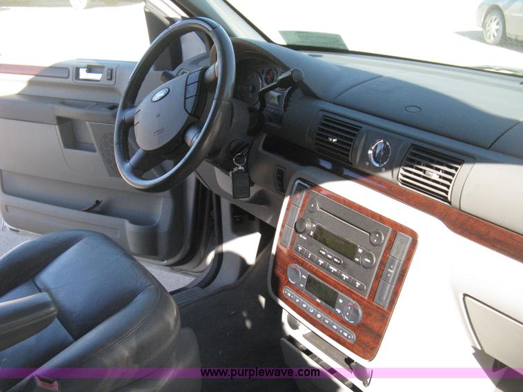 image for item H4482 2006 Ford Freestar Limited van