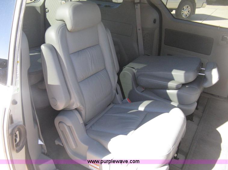 image for item H4482 2006 Ford Freestar Limited van