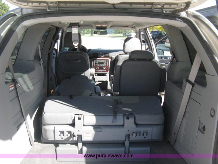 image for item H4482 2006 Ford Freestar Limited van