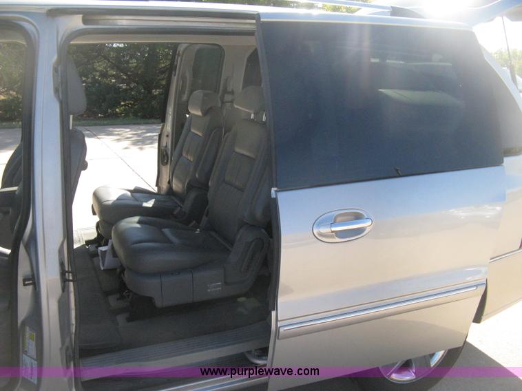image for item H4482 2006 Ford Freestar Limited van