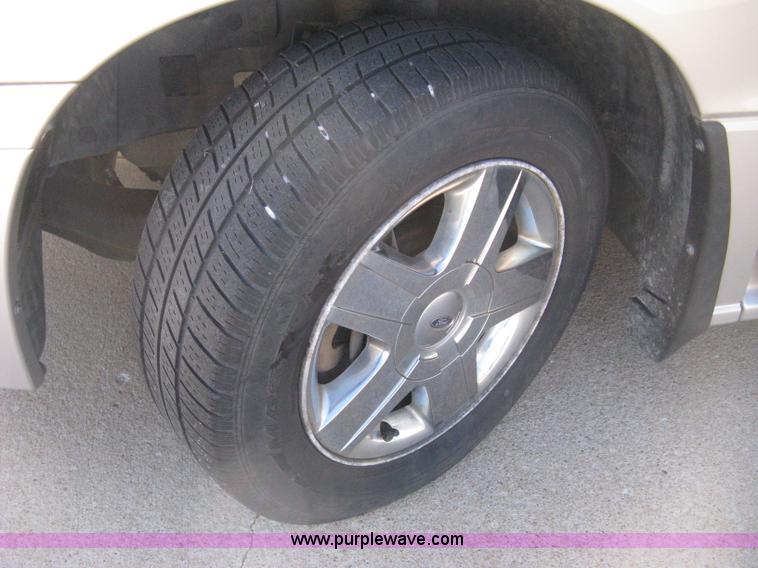 image for item H4482 2006 Ford Freestar Limited van