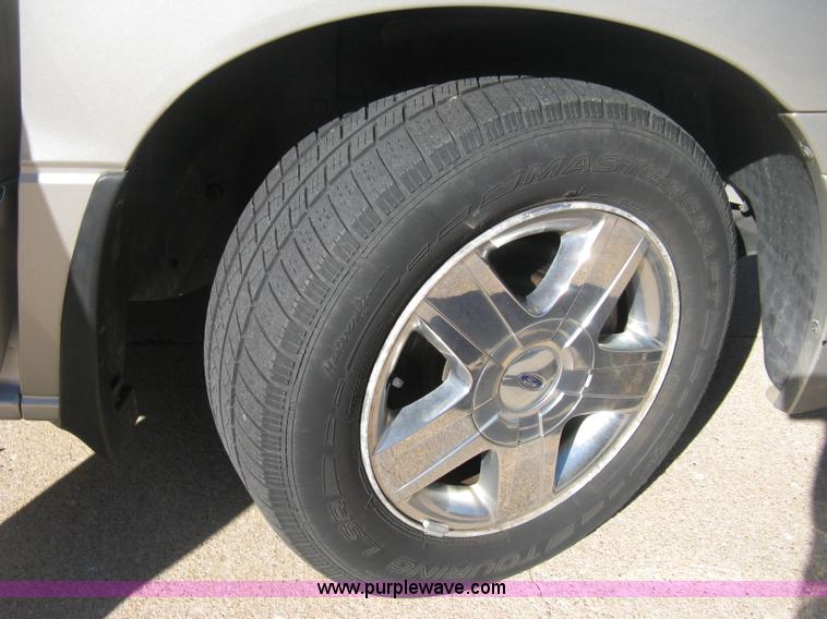 image for item H4482 2006 Ford Freestar Limited van