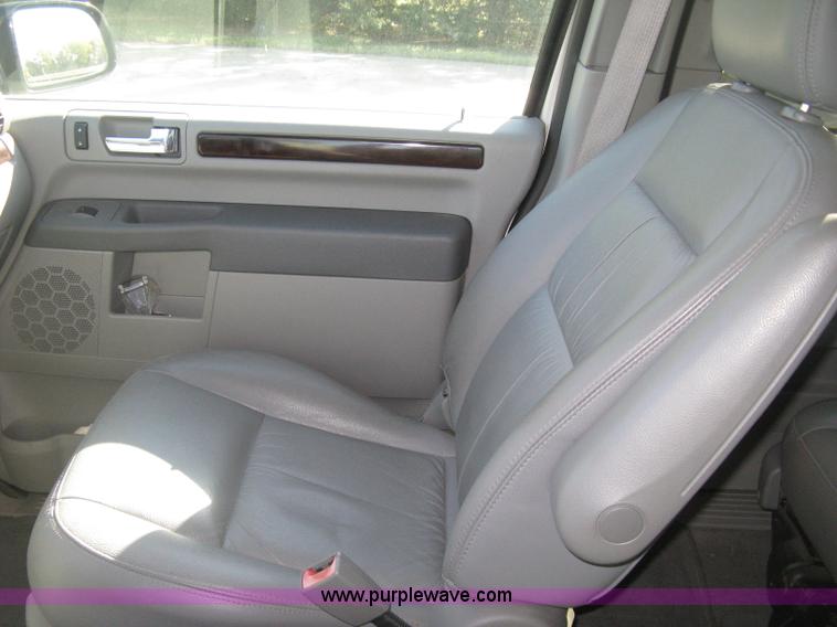 image for item H4482 2006 Ford Freestar Limited van