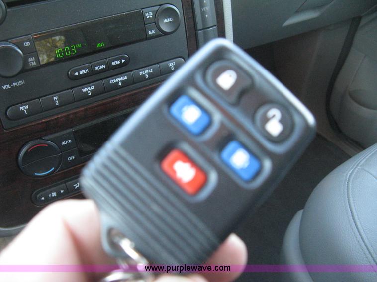 image for item H4482 2006 Ford Freestar Limited van