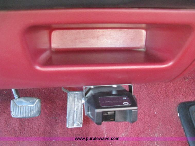 image for item H4490 1996 Ford F350 XLT utility truck