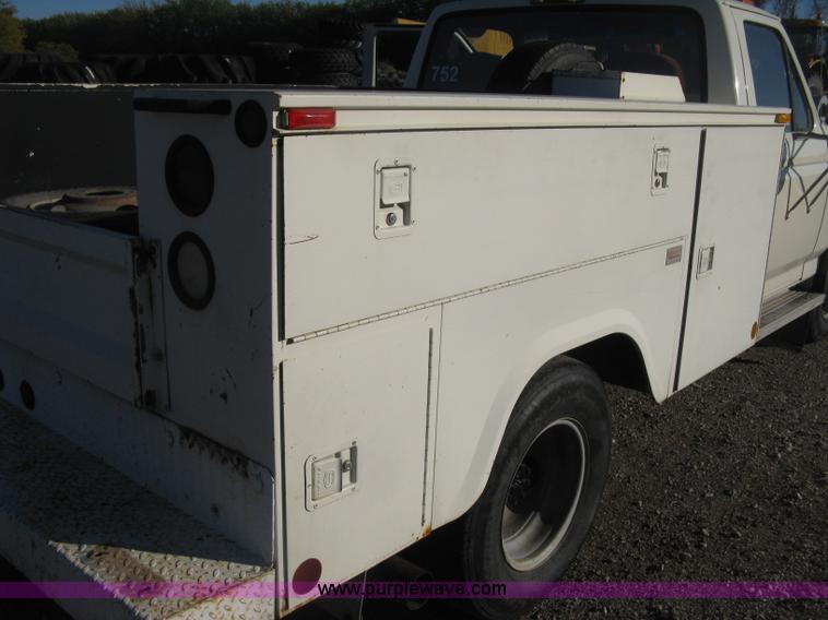 image for item H4490 1996 Ford F350 XLT utility truck