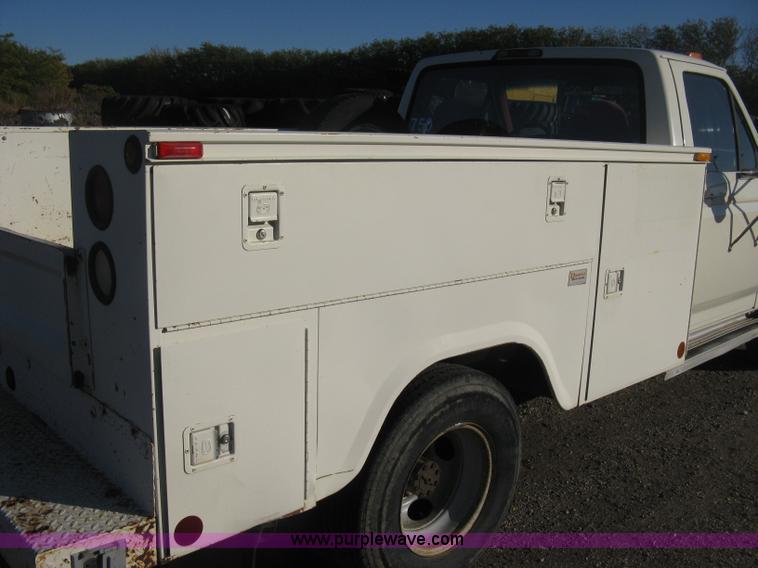 image for item H4491 1996 Ford F350 XLT utility truck