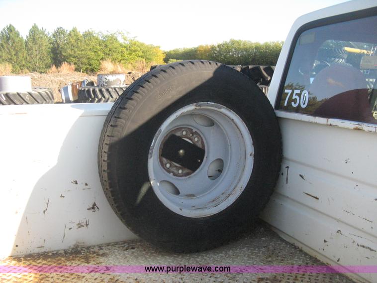 image for item H4491 1996 Ford F350 XLT utility truck