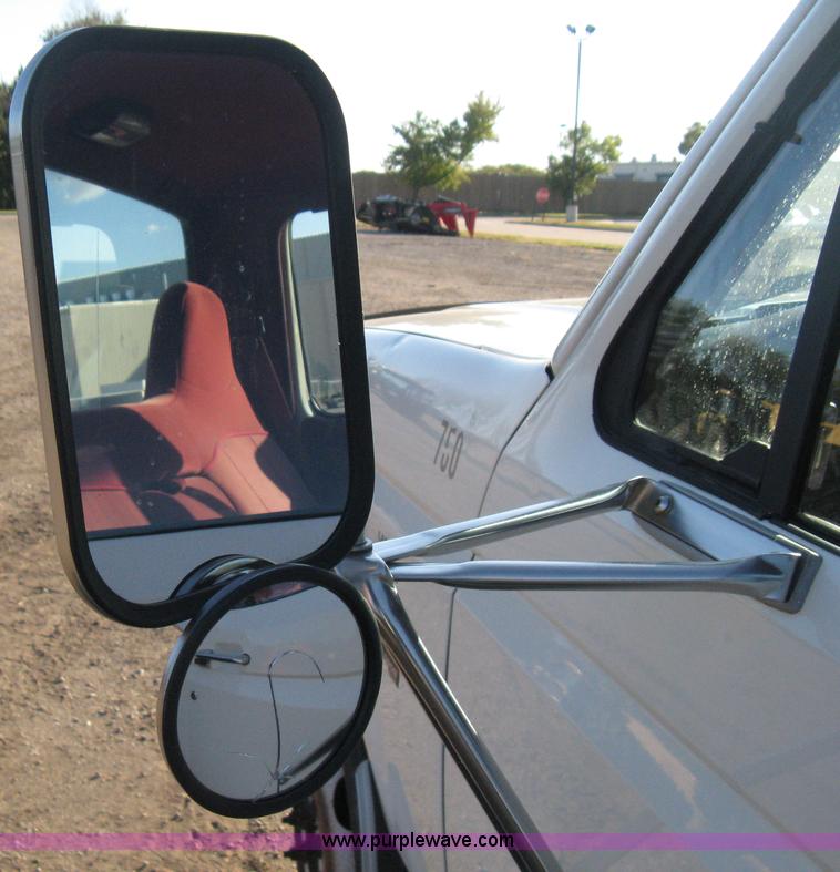 image for item H4491 1996 Ford F350 XLT utility truck