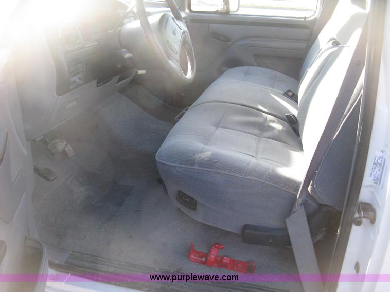 image for item H4492 1997 Ford F350 XLT utility truck