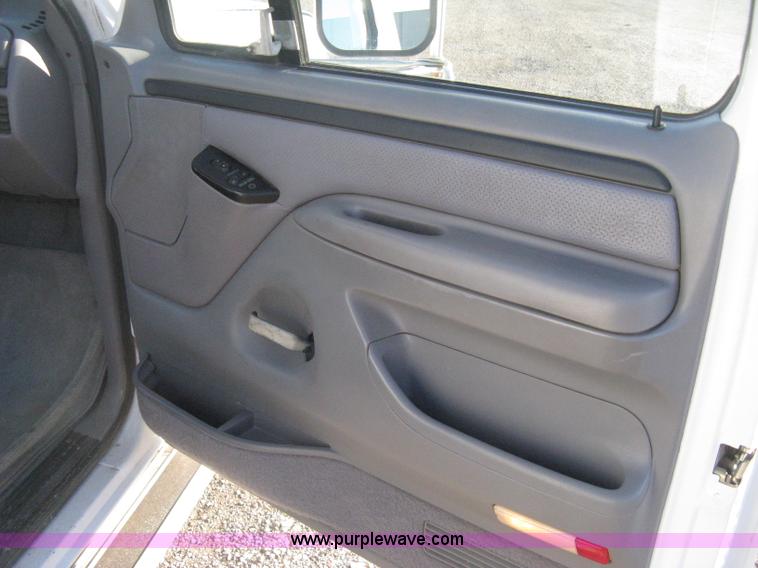 image for item H4492 1997 Ford F350 XLT utility truck