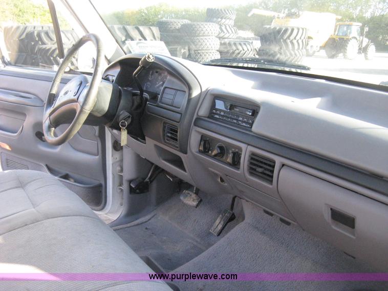 image for item H4492 1997 Ford F350 XLT utility truck