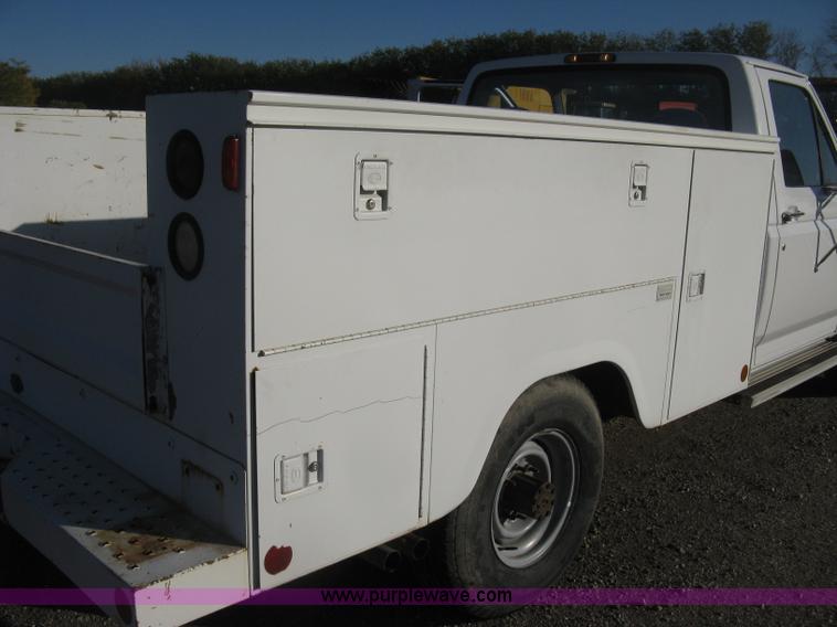 image for item H4492 1997 Ford F350 XLT utility truck