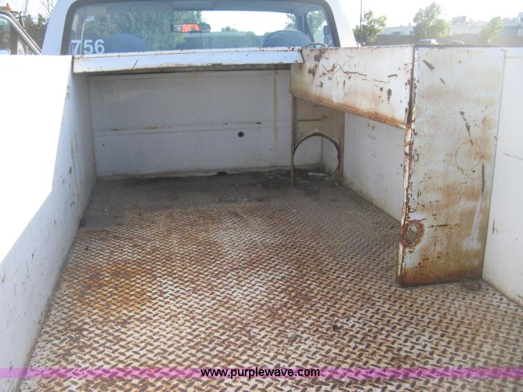 image for item H4492 1997 Ford F350 XLT utility truck