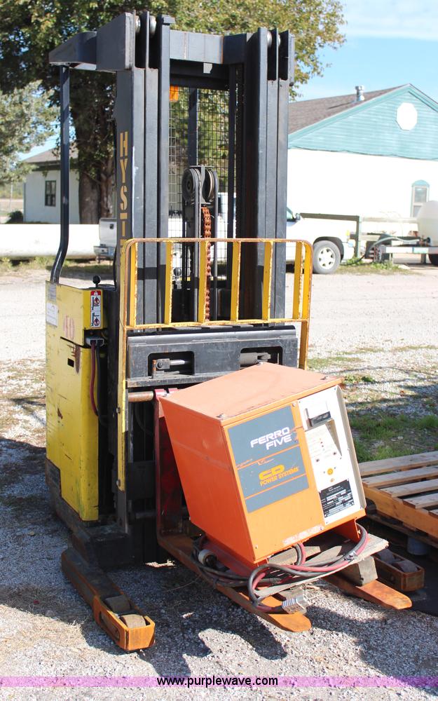 image for item H6818 Hyster 40 electric forklift