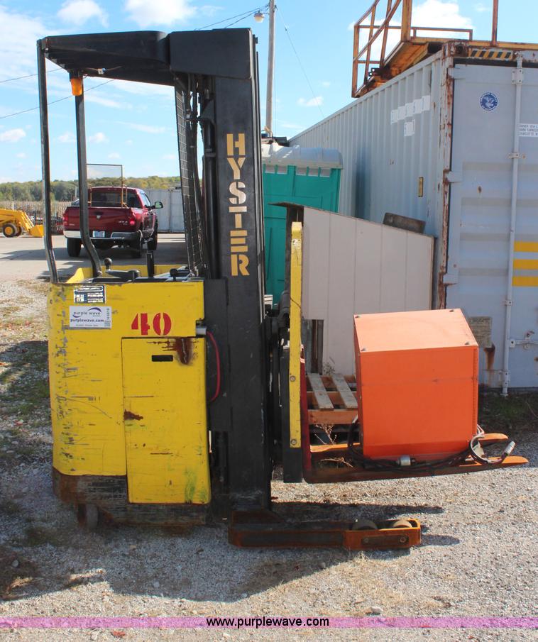 image for item H6818 Hyster 40 electric forklift