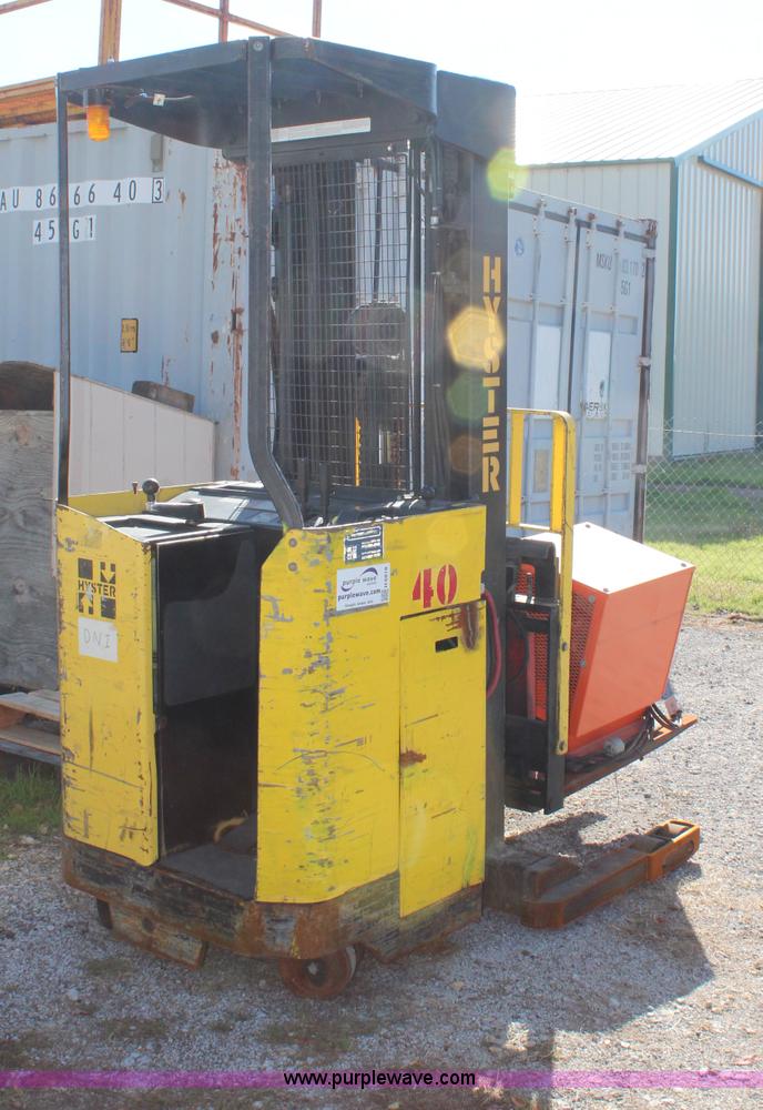 image for item H6818 Hyster 40 electric forklift