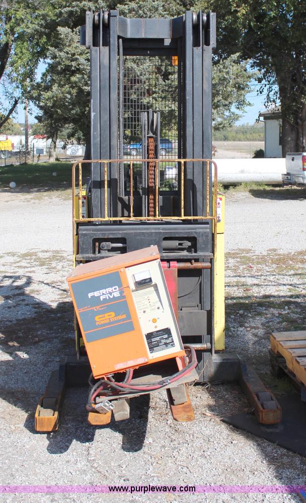 image for item H6818 Hyster 40 electric forklift