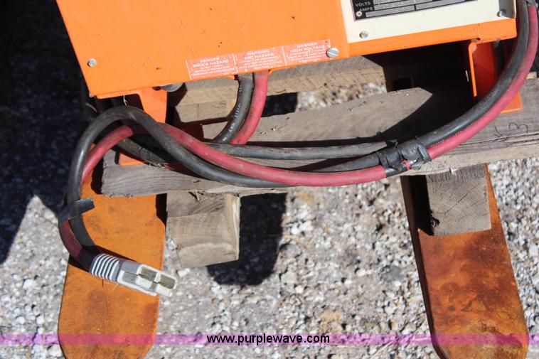 image for item H6818 Hyster 40 electric forklift