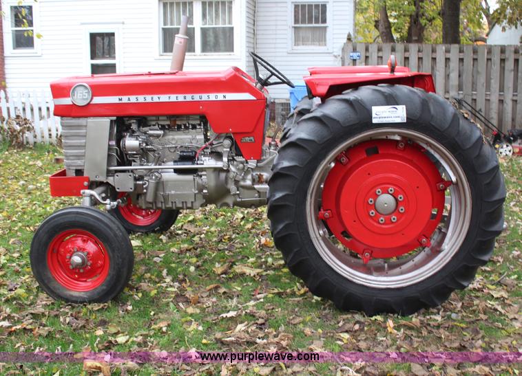 image for item H7948 1970 Massey-Ferguson 165 tractor