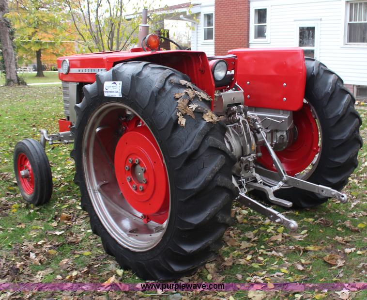image for item H7948 1970 Massey-Ferguson 165 tractor