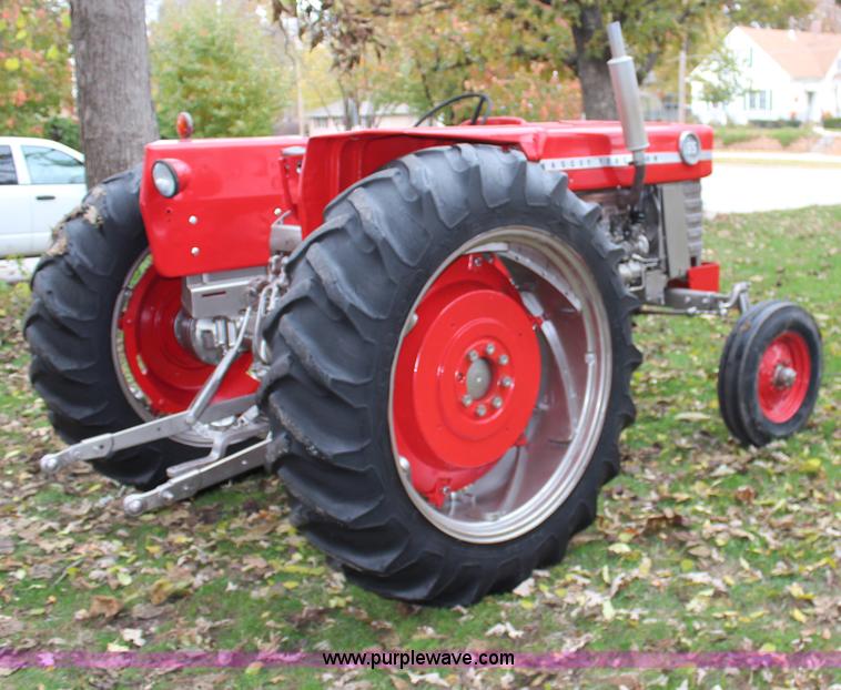 image for item H7948 1970 Massey-Ferguson 165 tractor