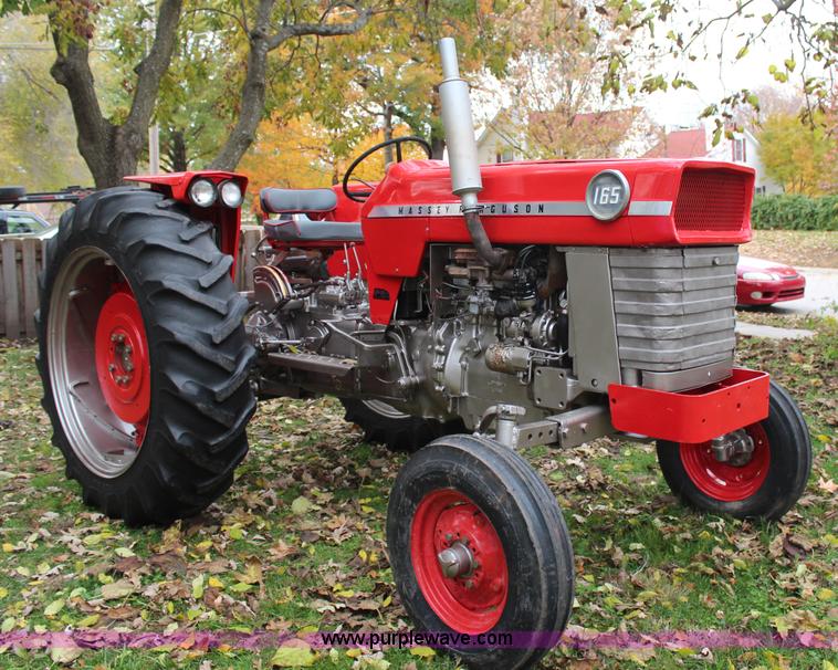 image for item H7948 1970 Massey-Ferguson 165 tractor