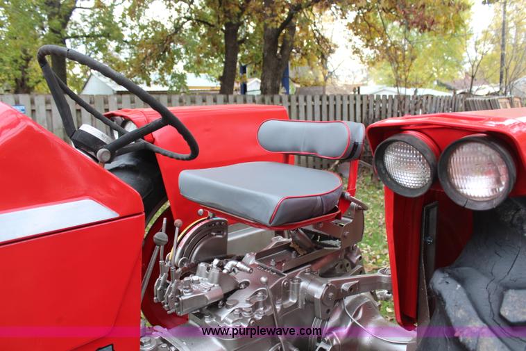 image for item H7948 1970 Massey-Ferguson 165 tractor