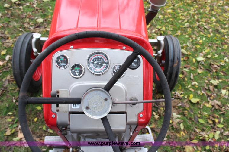 image for item H7948 1970 Massey-Ferguson 165 tractor