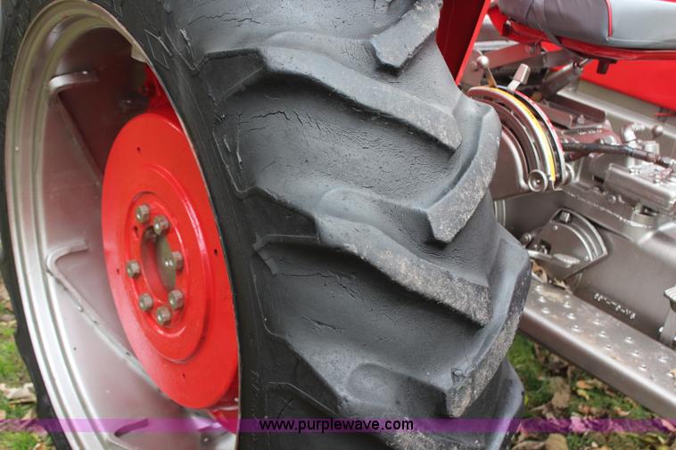 image for item H7948 1970 Massey-Ferguson 165 tractor