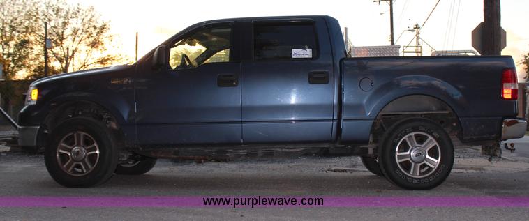 image for item H7952 2005 Ford F150 XLT SuperCrew pickup truck