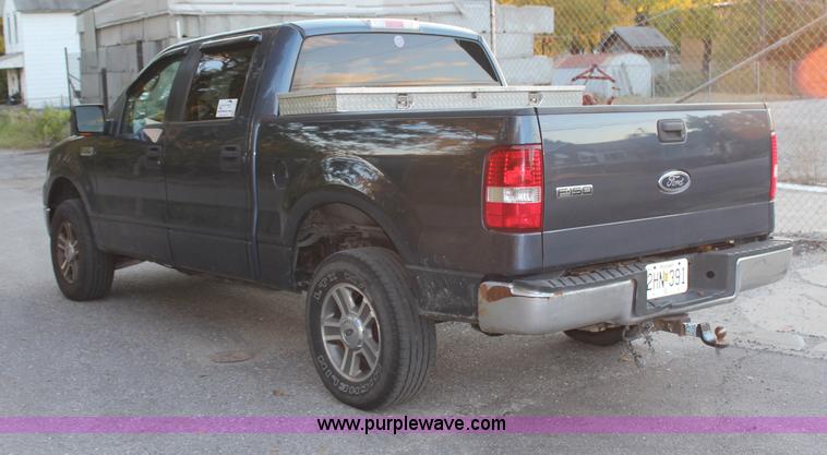 image for item H7952 2005 Ford F150 XLT SuperCrew pickup truck